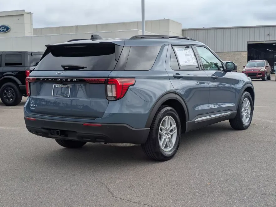 2025 Ford Explorer photo 1