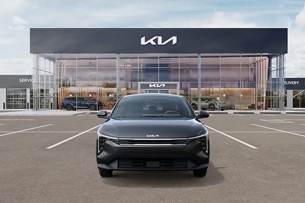 2025 Kia K4 LXS photo 1