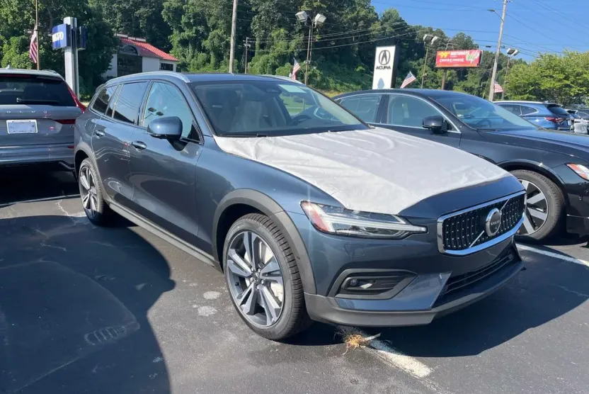 2026 Volvo V60 Cross Country B5 Plus photo 1