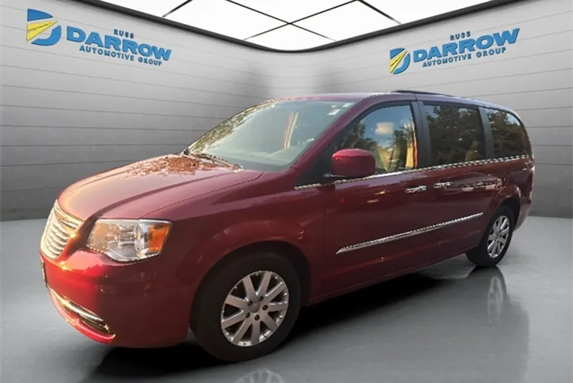 2016 Chrysler Town & Country Touring photo 1