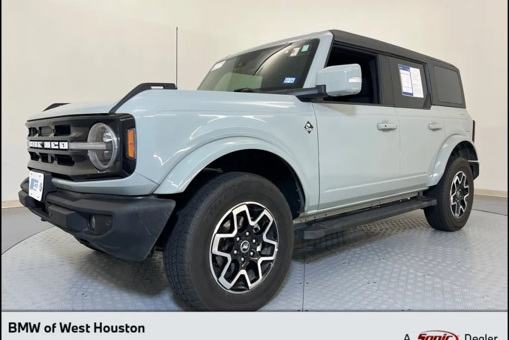 2022 Ford Bronco Outer Banks photo 1
