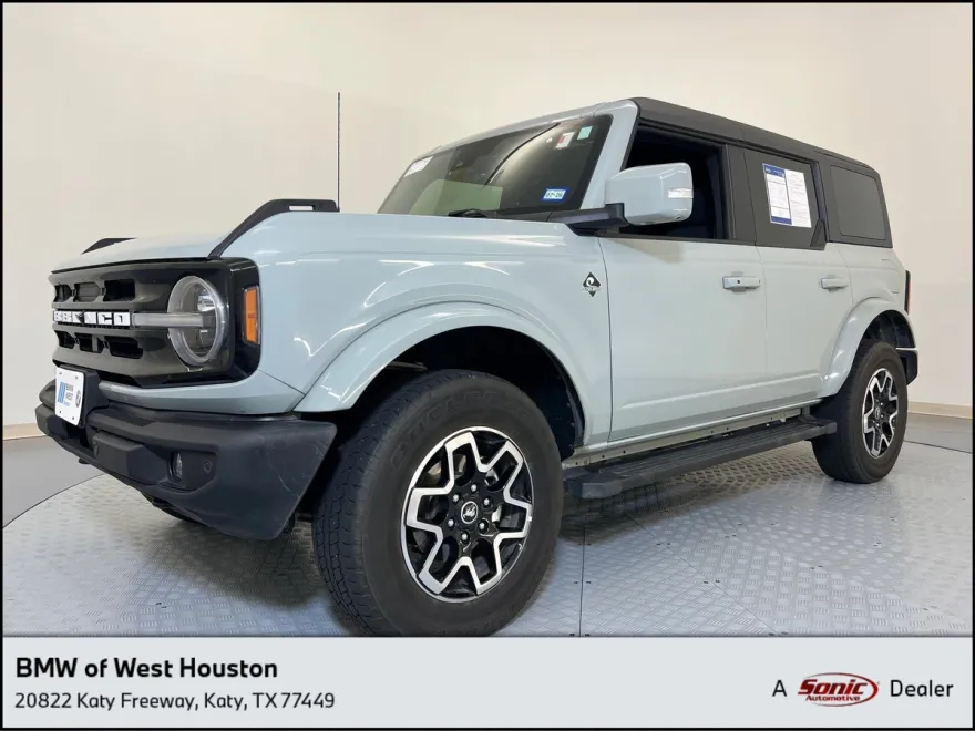 2022 Ford Bronco Outer Banks photo 1