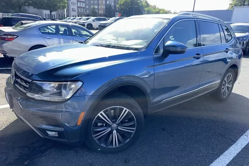 2019 Volkswagen Tiguan SEL photo 1