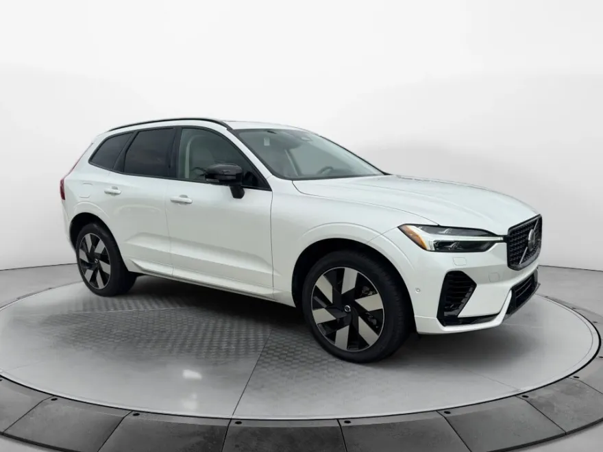 2025 Volvo XC60 Hybrid T8 Plus photo 1