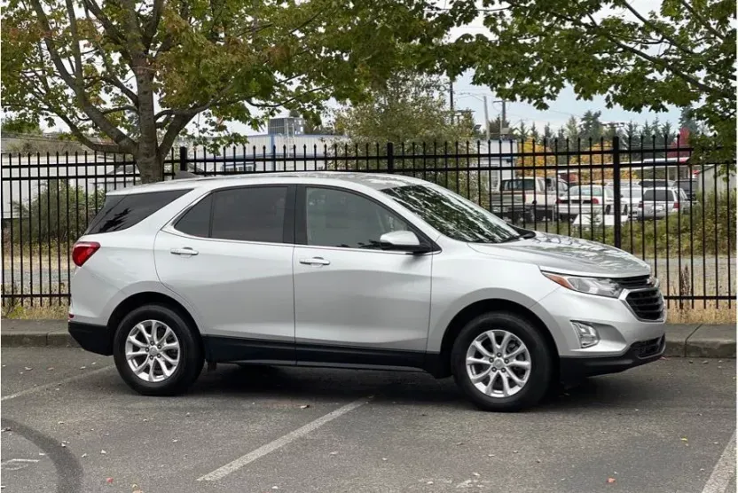 2019 Chevrolet Equinox LT photo 1