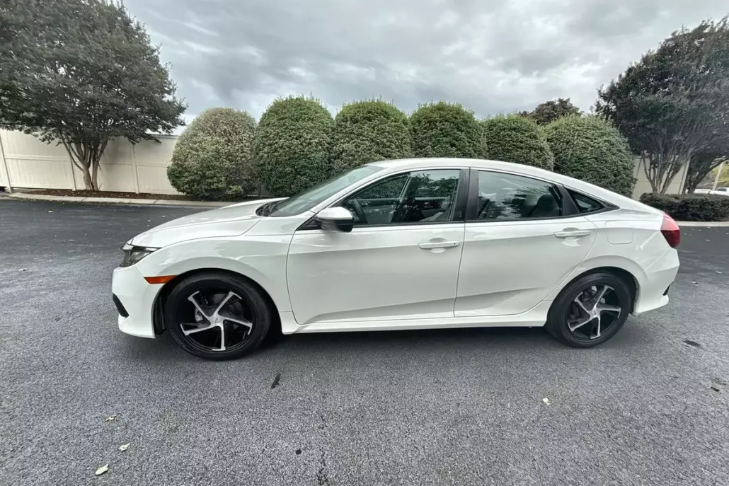 2017 Honda Civic LX photo 1