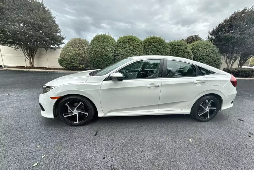 2017 Honda Civic LX photo 1