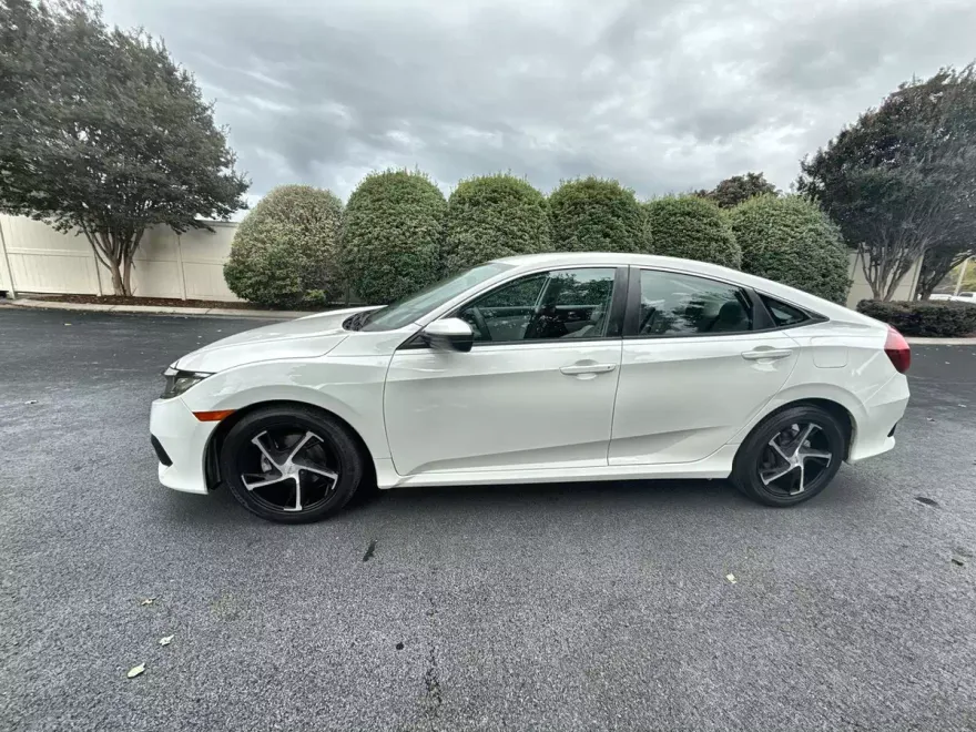 2017 Honda Civic LX photo 1
