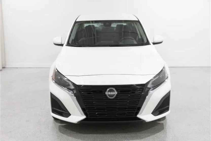 2023 Nissan Altima 2.5 SV photo 1