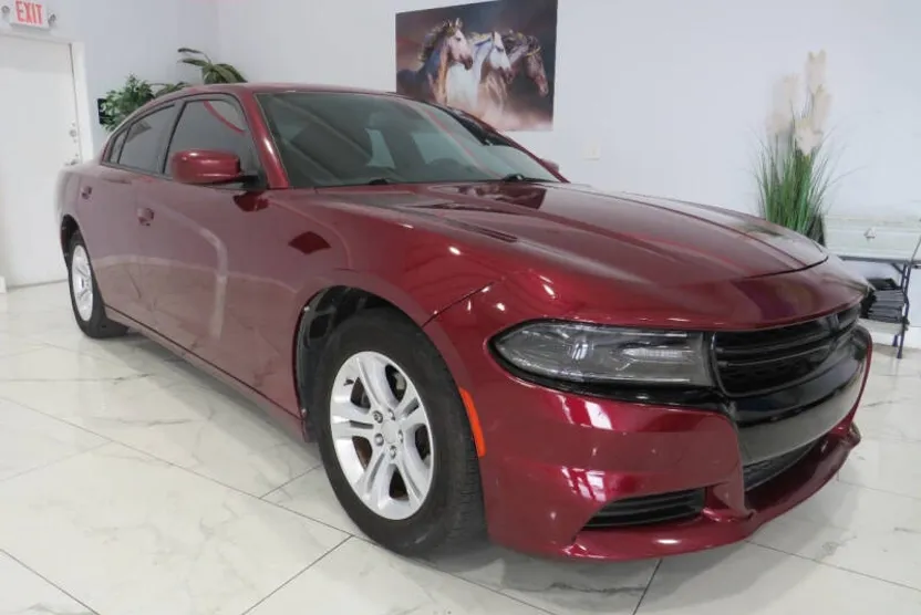 2017 Dodge Charger SE photo 1