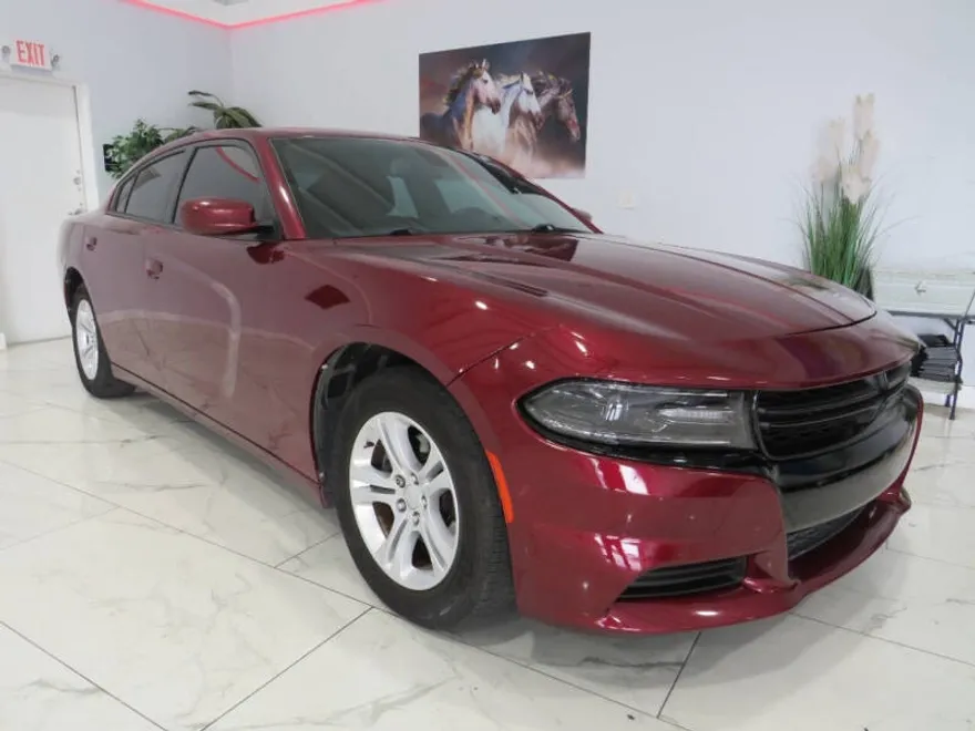 2017 Dodge Charger SE photo 1