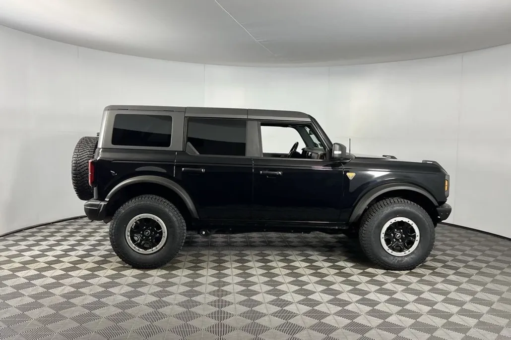 2023 Ford Bronco Badlands photo 1