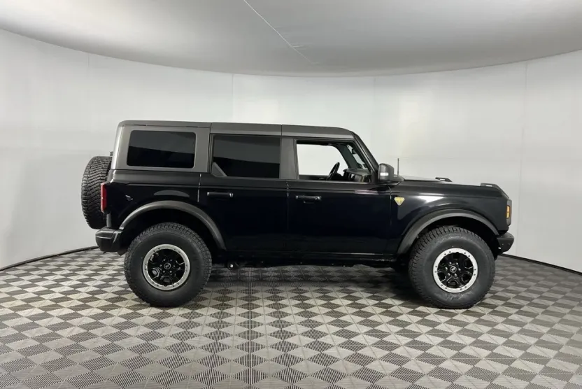 2023 Ford Bronco Badlands photo 1