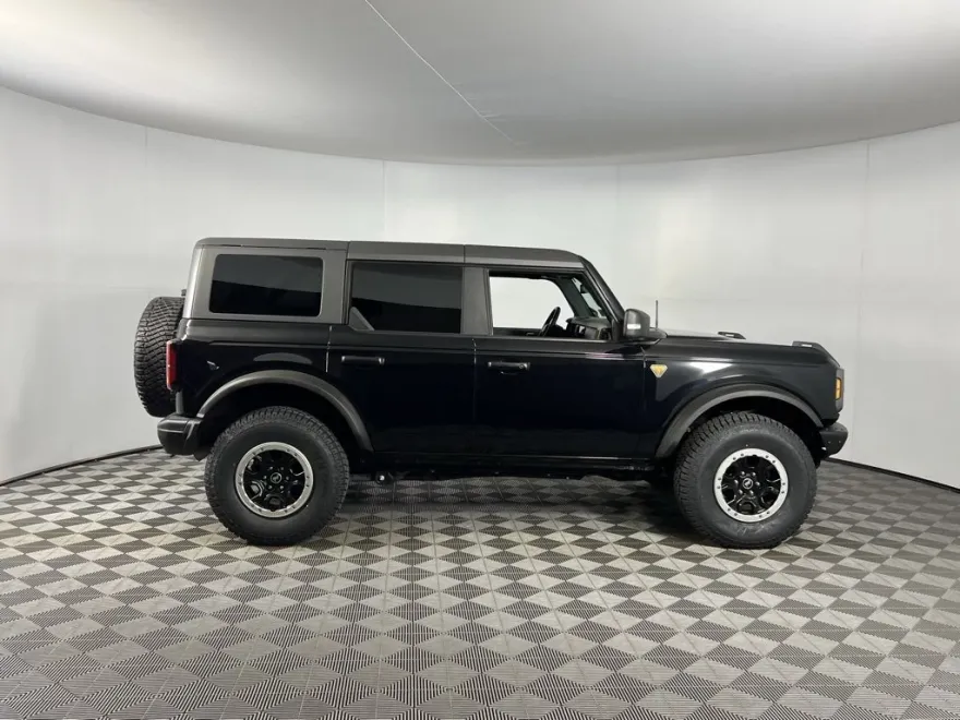 2023 Ford Bronco Badlands photo 1