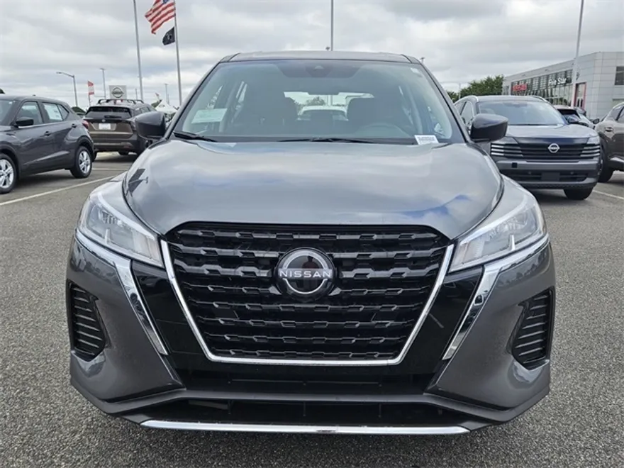 2025 Nissan Kicks Play S photo 1