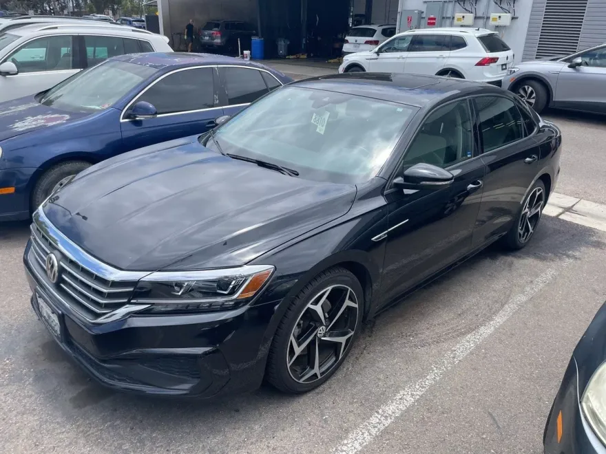 2020 Volkswagen Passat 2.0T R-Line photo 1