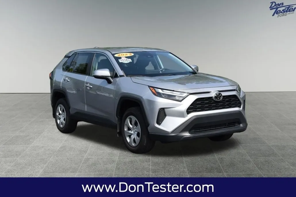 2023 Toyota RAV4 LE photo 1