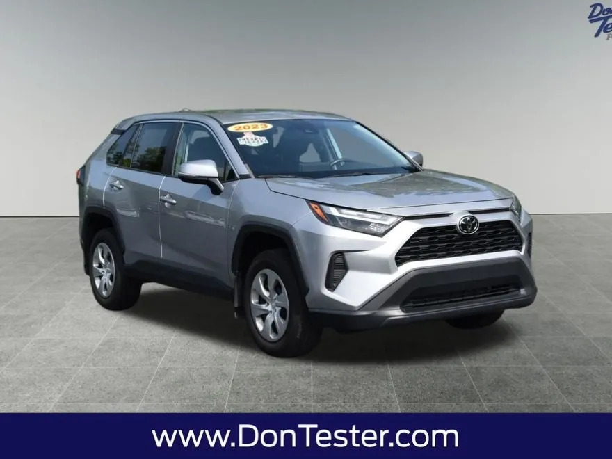 2023 Toyota RAV4 LE photo 1