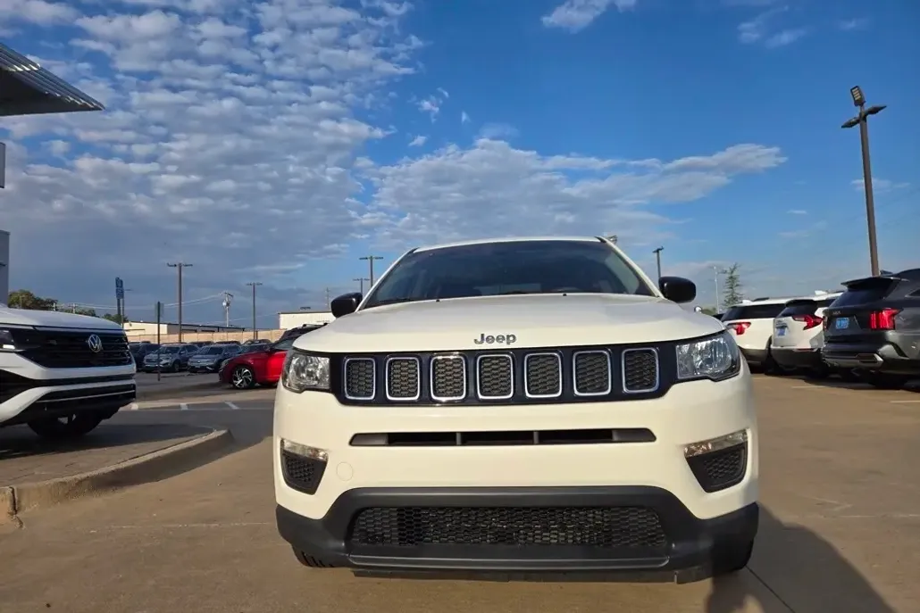 2018 Jeep Compass Sport photo 1