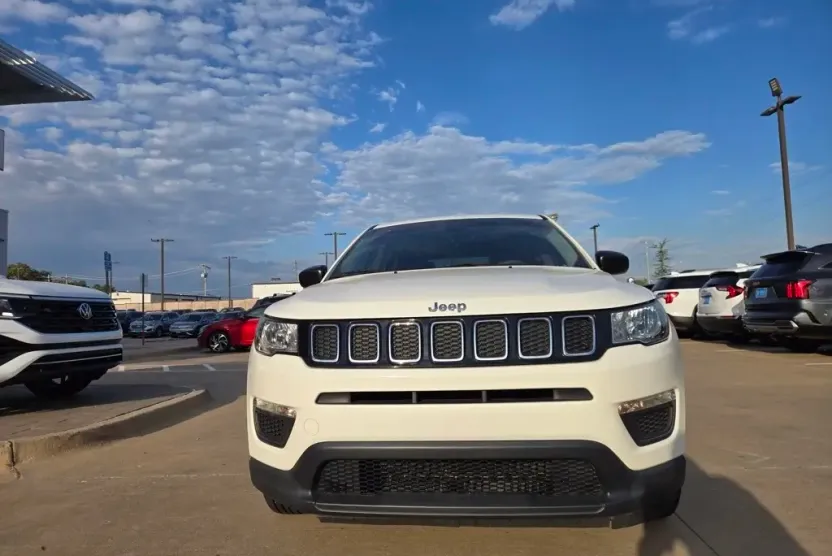 2018 Jeep Compass Sport photo 1