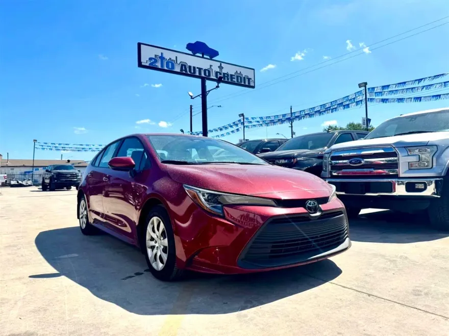 2024 Toyota Corolla LE photo 1