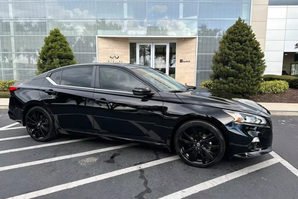 2022 Nissan Altima 2.5 SR photo 1