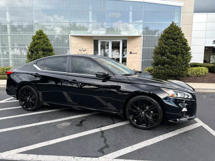 2022 Nissan Altima 2.5 SR photo 1