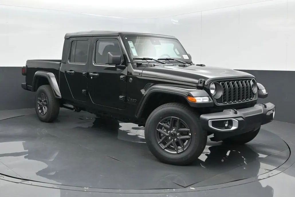 2025 Jeep Gladiator Sport S photo 1