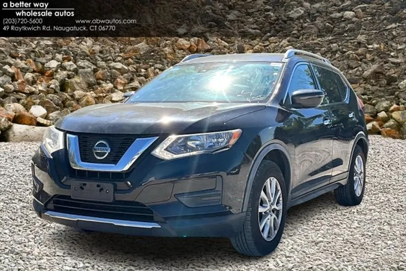 2020 Nissan Rogue SV photo 1