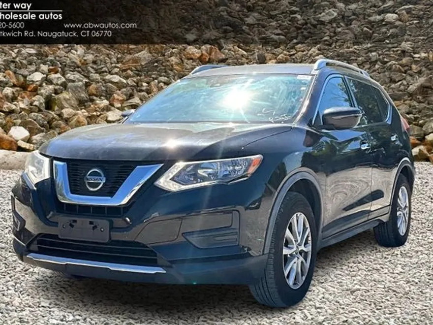 2020 Nissan Rogue SV photo 1