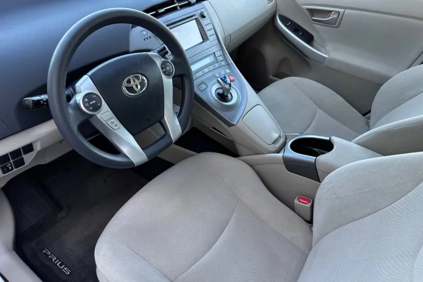 2014 Toyota Prius Two photo 1