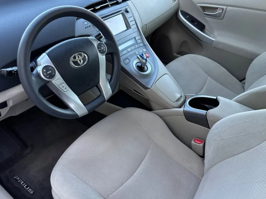 2014 Toyota Prius Two photo 1