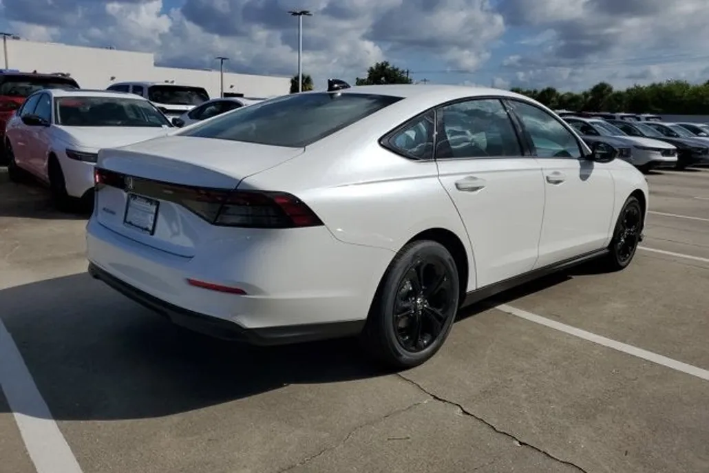 2025 Honda Accord SE photo 1
