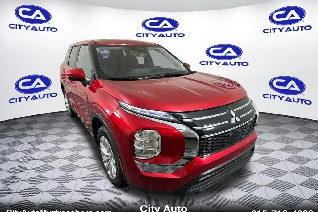 2025 Mitsubishi Outlander ES photo 1