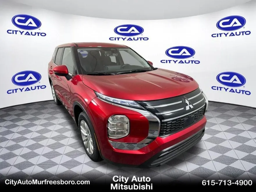 2025 Mitsubishi Outlander ES photo 1