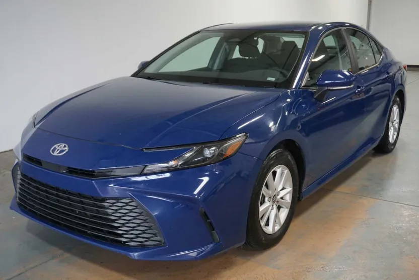 2025 Toyota Camry LE photo 1