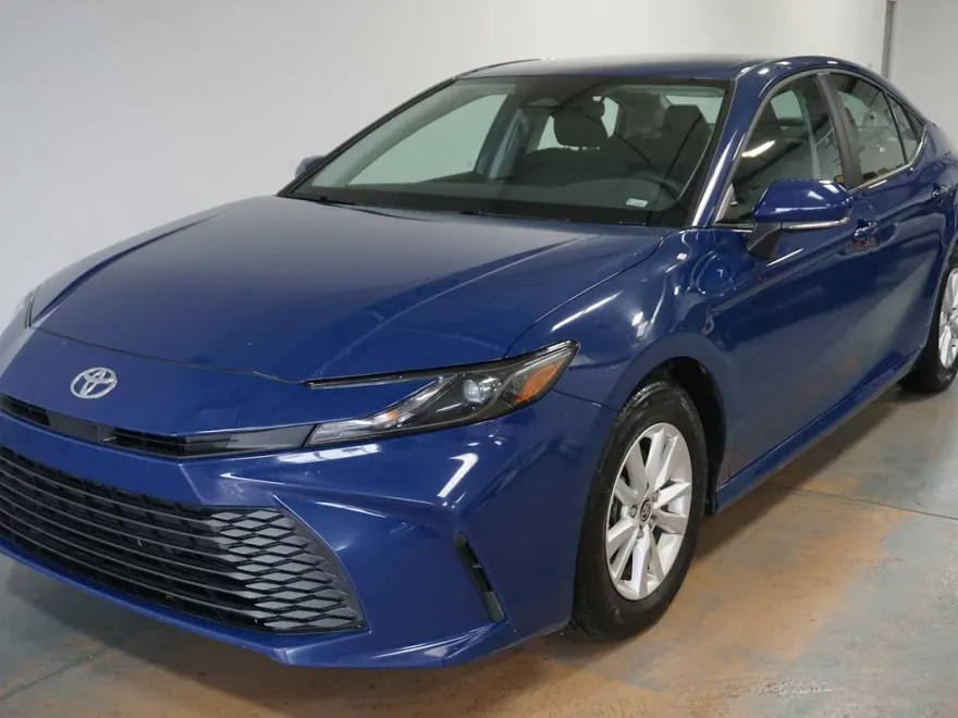 2025 Toyota Camry LE photo 1