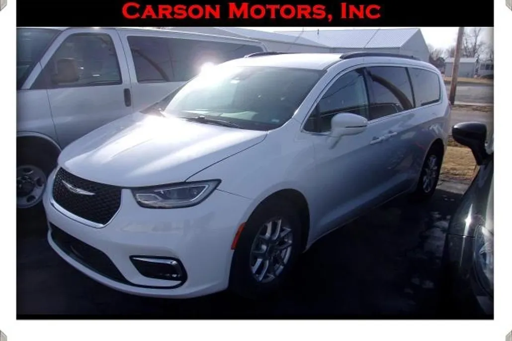 2022 Chrysler Pacifica Touring L photo 1