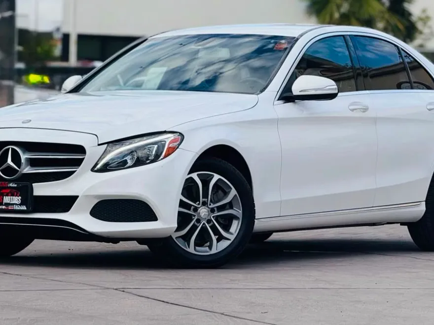 2015 Mercedes Benz C 300 photo 1