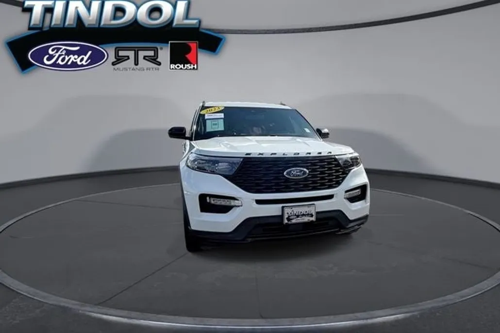 2023 Ford Explorer ST-Line photo 1
