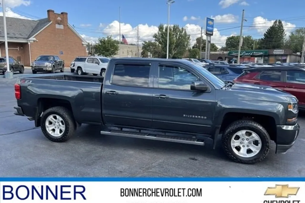 2018 Chevrolet Silverado 1500 LT photo 1