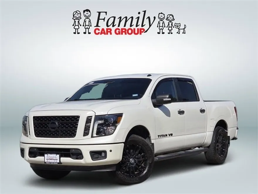 2019 Nissan Titan SV photo 1
