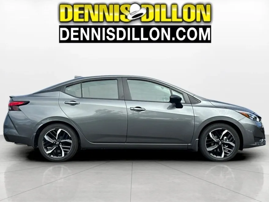 2025 Nissan Versa 1.6 SR photo 1