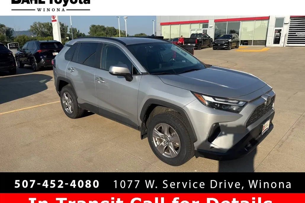2023 Toyota RAV4 XLE photo 1