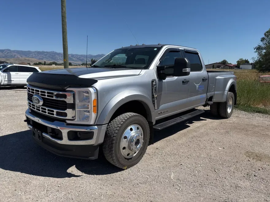 2023 Ford F-450 photo 1