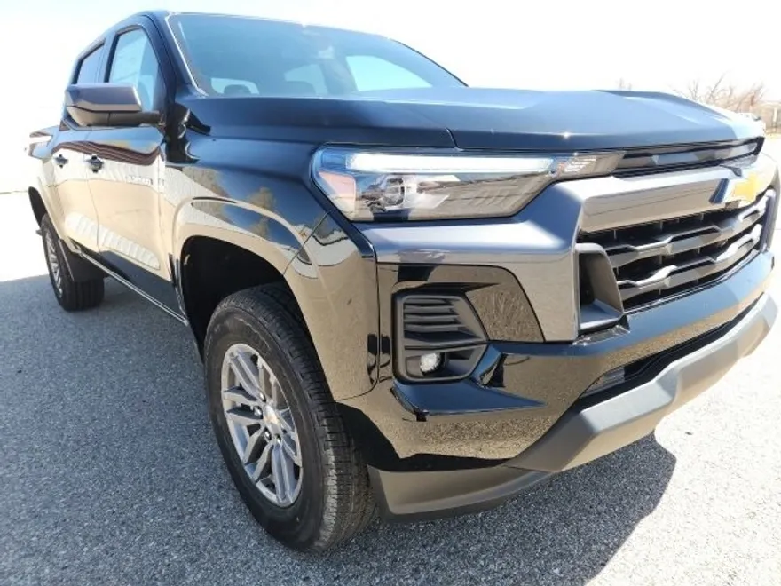 2025 Chevrolet Colorado Work Truck LT photo 1