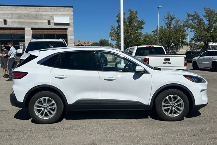2021 Ford Escape SE photo 1