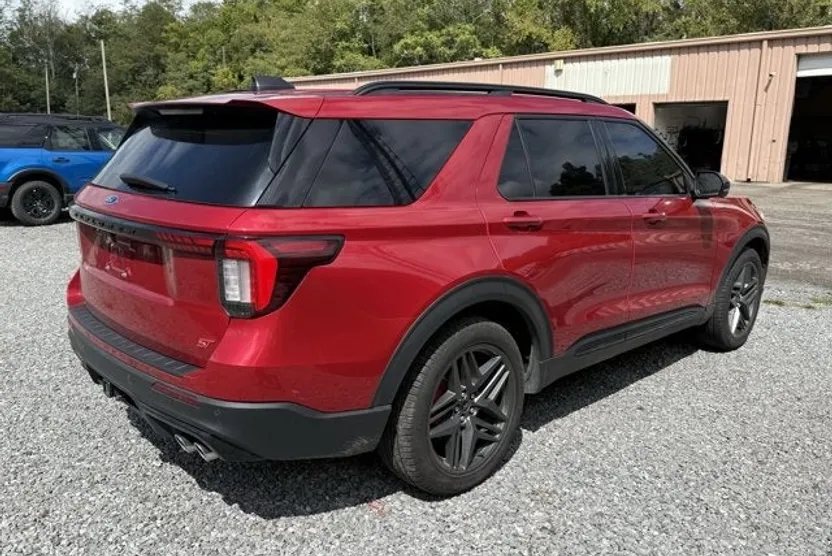 2025 Ford Explorer ST photo 1
