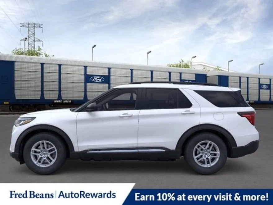 2025 Ford Explorer photo 1