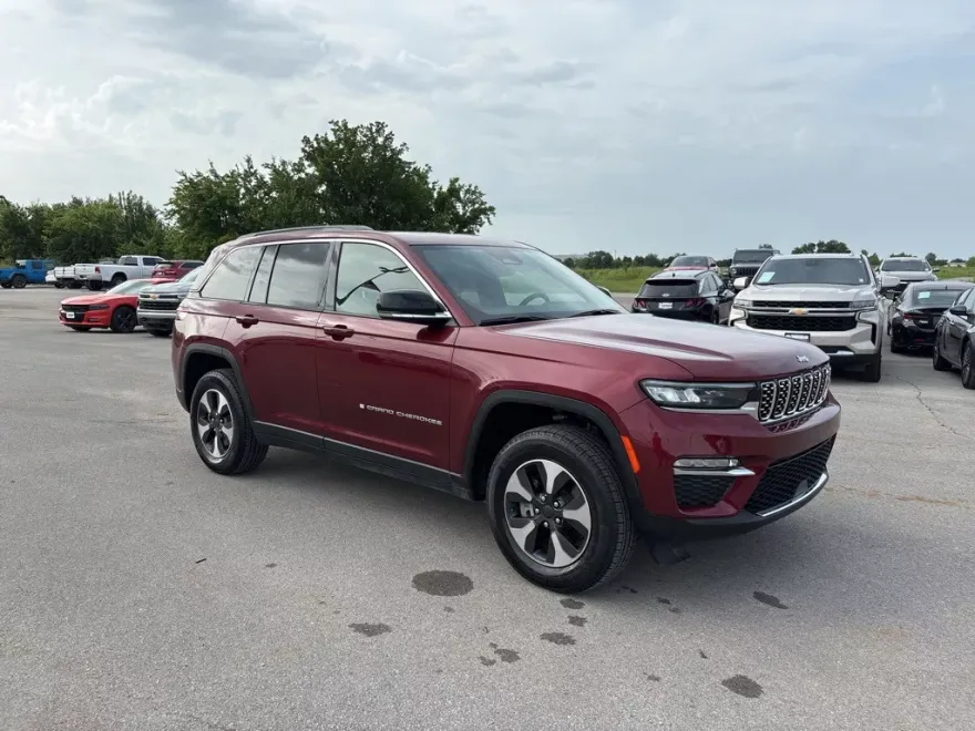 2024 Jeep Cherokee 4xe photo 1